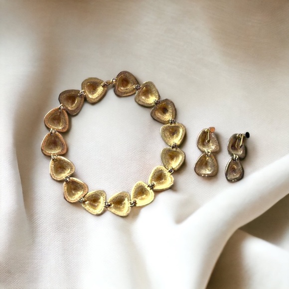 Statement Gold Scroll Choker Necklace & Clip-On Earrings Set - Picture 5 of 5